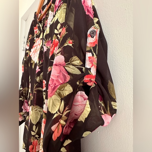 Kut from the kloth button up sheer floral blouse. - Picture 7 of 8